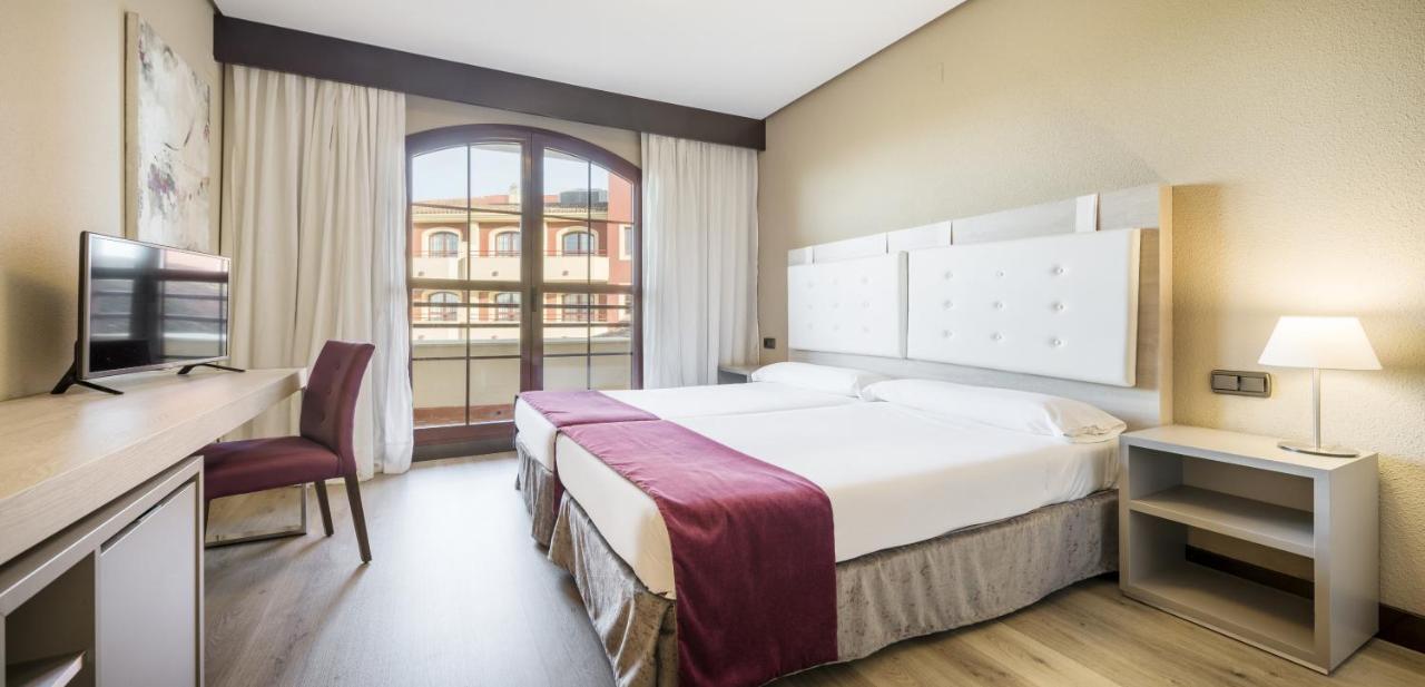 Hotel Ilunion Golf Badajoz Zewnętrze zdjęcie