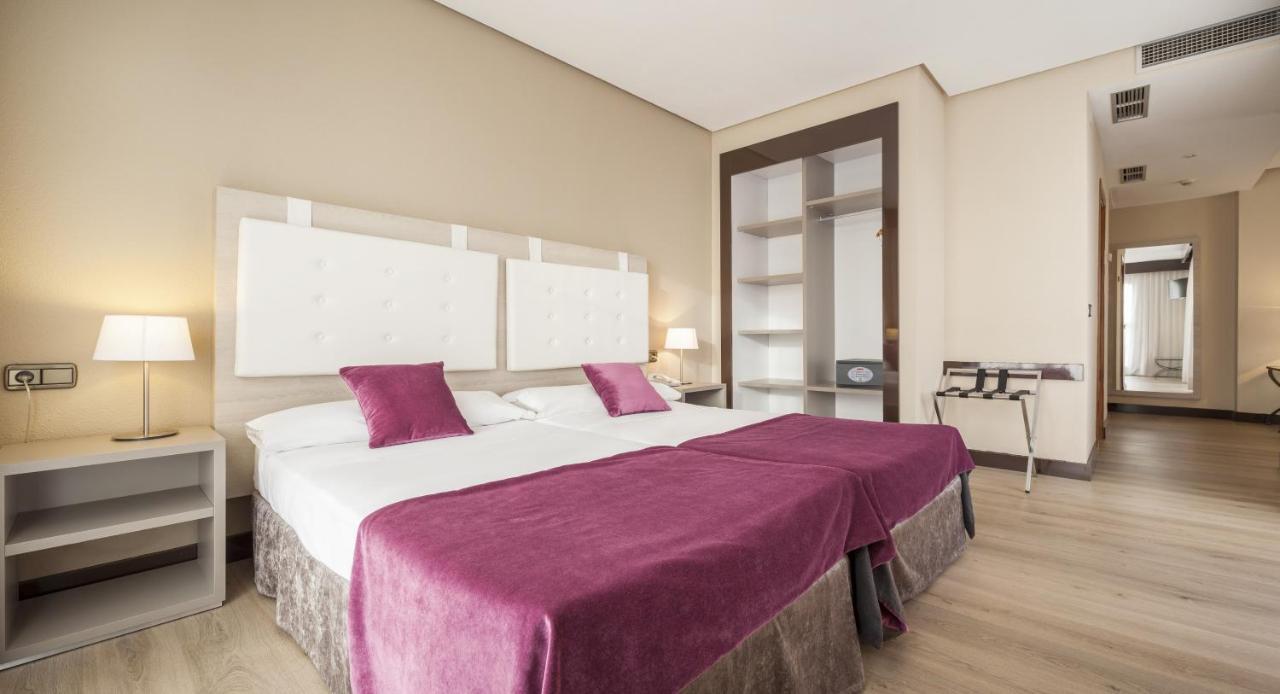 Hotel Ilunion Golf Badajoz Zewnętrze zdjęcie